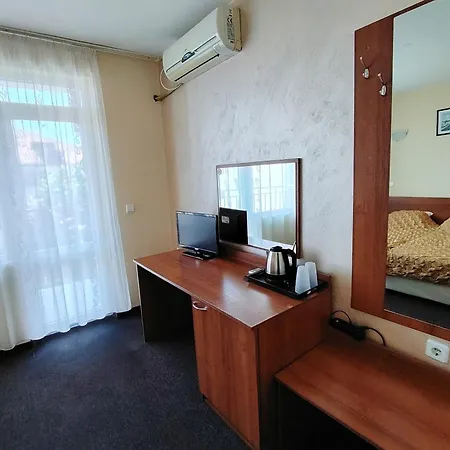 桑德尔酒店 2* 内塞伯尔