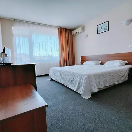 Ξενοδοχείο Sandor 2*